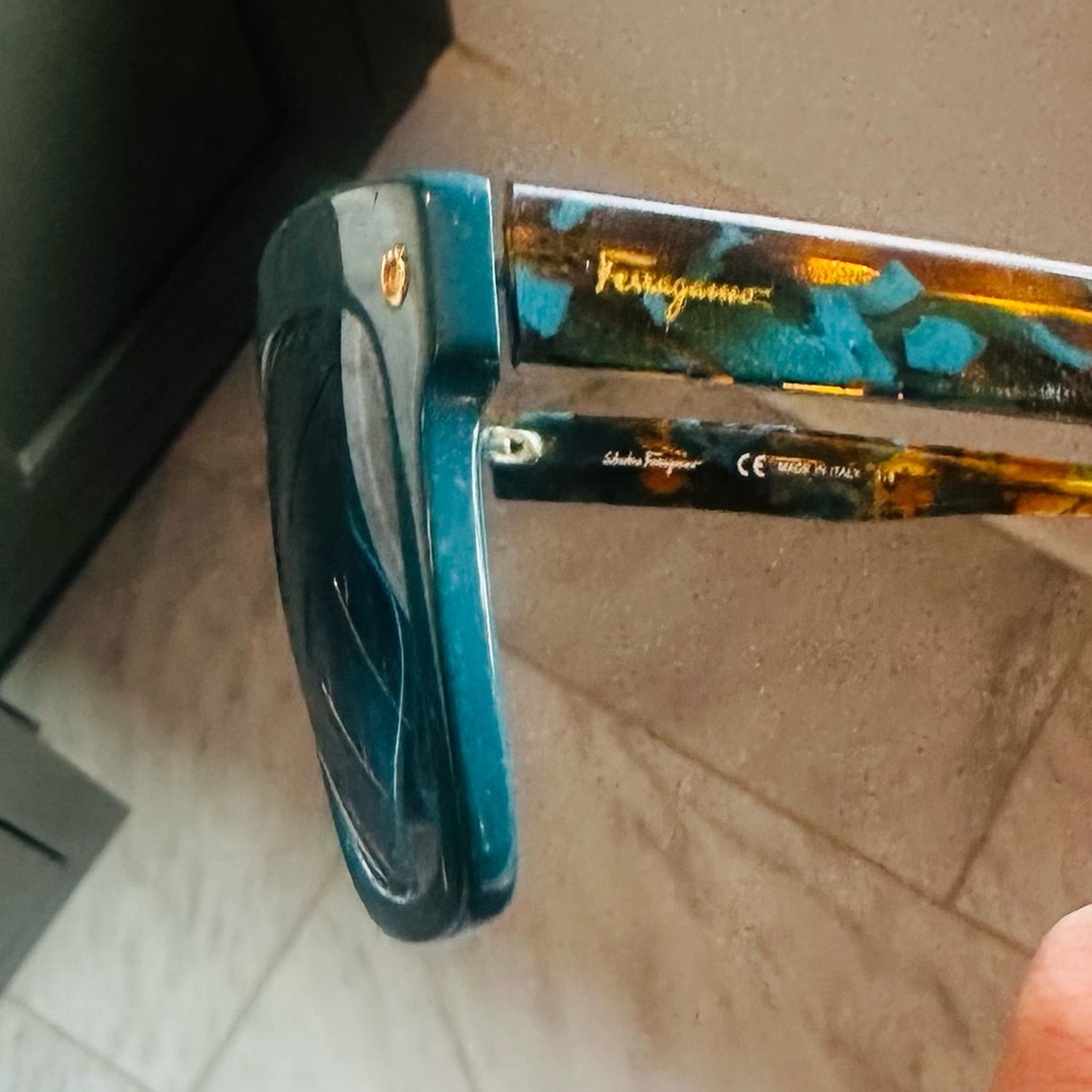 Vintage Ferragamo oversized teal sunglasses - Picture 4 of 7